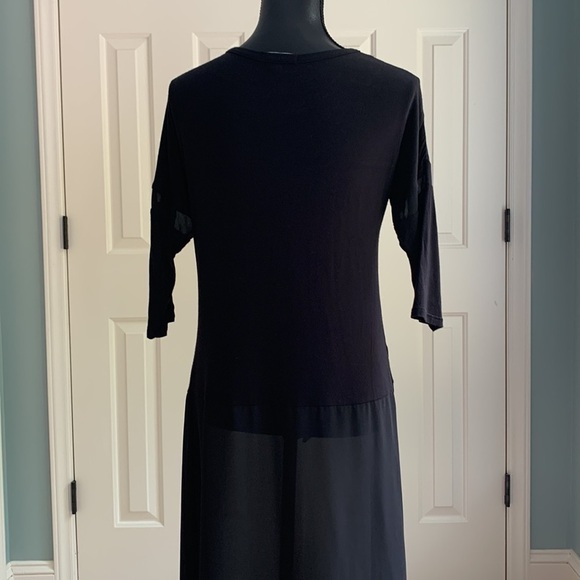 Cha Cha Vente Long Black Flowy Tunic Top with Sheer Detail - Picture 4 of 7
